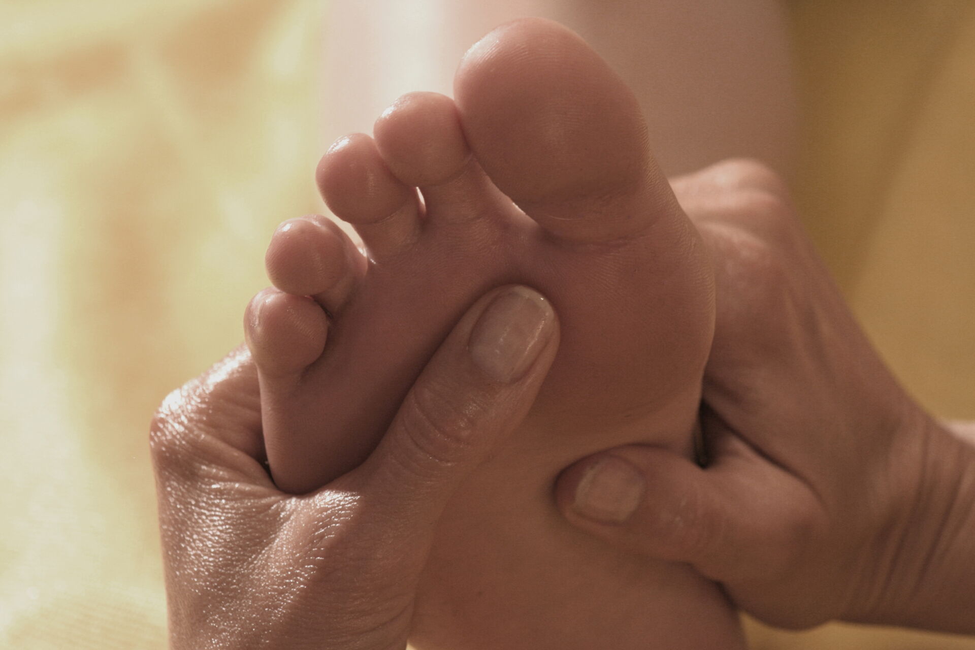 Fußmassage beim Patienten