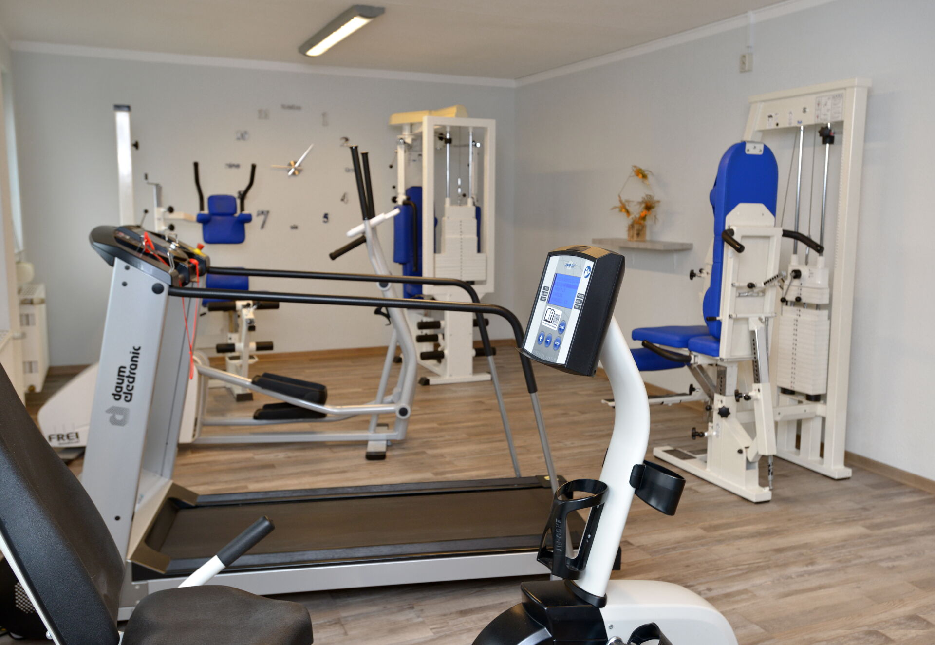 Trainingsgeräte für Physiotherapie und Rehabilitation